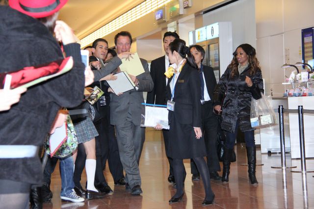 ファンサービスするシュワちゃん！フォトギャラリー（2枚目）