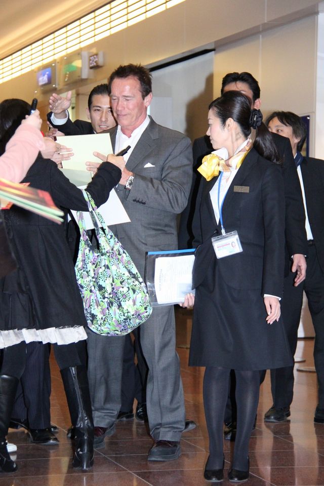 ファンサービスするシュワちゃん！フォトギャラリー（4枚目）