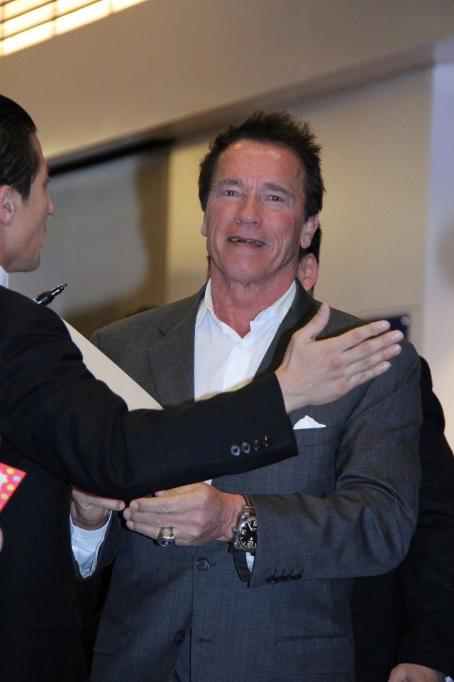 ファンサービスするシュワちゃん！フォトギャラリー（6枚目）