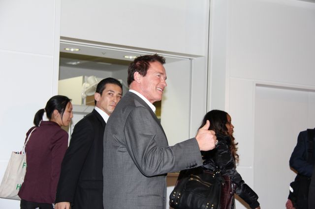 ファンサービスするシュワちゃん！フォトギャラリー（10枚目）