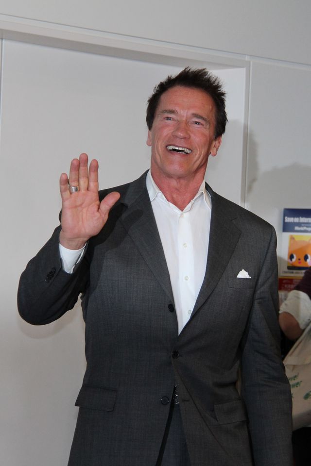 ファンサービスするシュワちゃん！フォトギャラリー（12枚目）