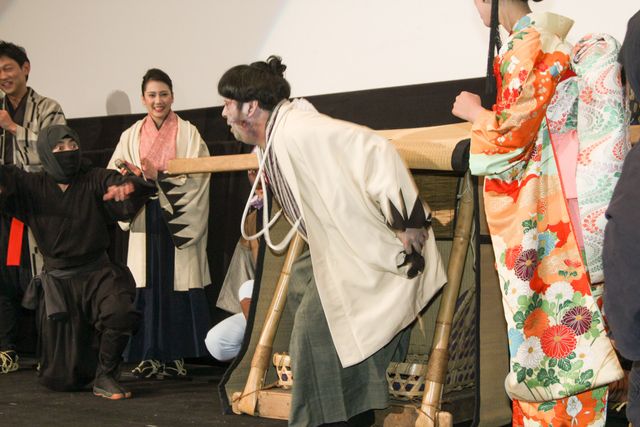 バナナマン日村が劇場でゾンビ化！フォトギャラリー（11枚目）