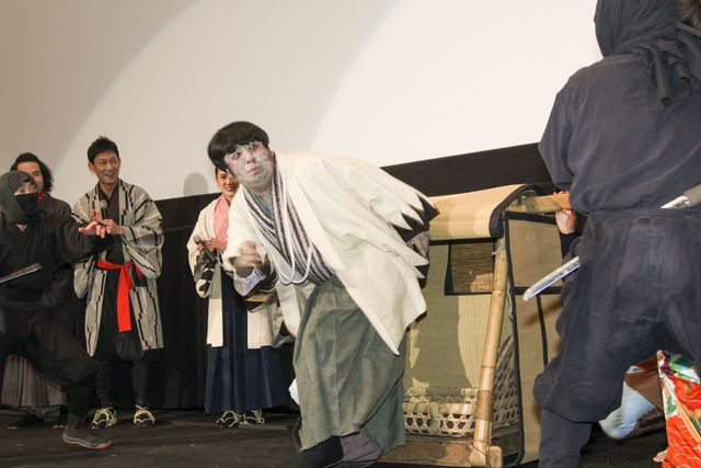 バナナマン日村が劇場でゾンビ化！フォトギャラリー（12枚目）