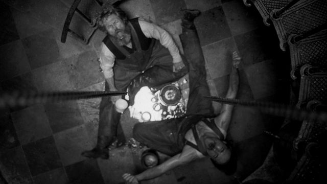 絶海の孤島で何が…映画『ライトハウス』場面写真（4枚目）