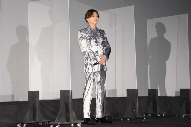 新田真剣佑、山崎紘菜、鈴木伸之ら集結！『ブレイブ　－群青戦記－』公開後舞台あいさつ（2枚目）