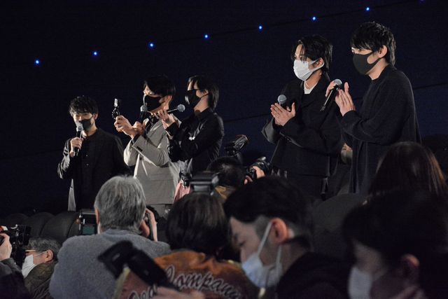 新田真剣佑、山崎紘菜、鈴木伸之ら集結！『ブレイブ　－群青戦記－』公開後舞台あいさつ（5枚目）