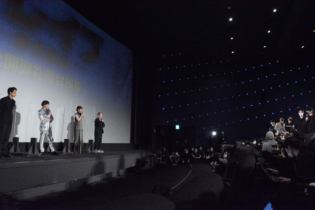 新田真剣佑、山崎紘菜、鈴木伸之ら集結！『ブレイブ　－群青戦記－』公開後舞台あいさつ（6枚目）
