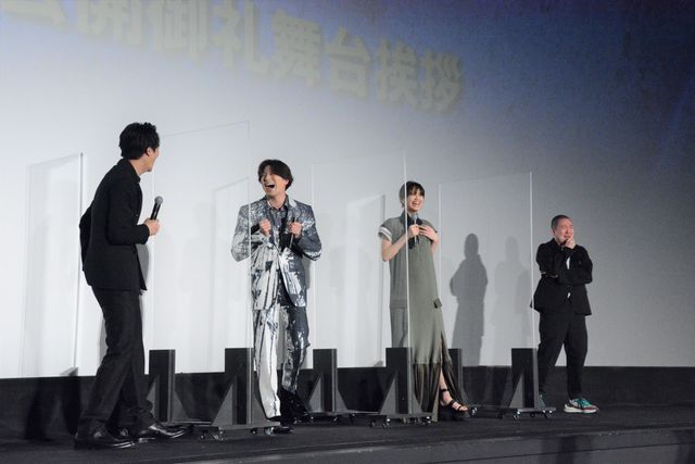 新田真剣佑、山崎紘菜、鈴木伸之ら集結！『ブレイブ　－群青戦記－』公開後舞台あいさつ（7枚目）
