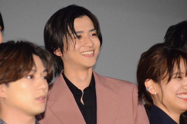 新田真剣佑、山崎紘菜、鈴木伸之ら集結！『ブレイブ　－群青戦記－』公開後舞台あいさつ（10枚目）