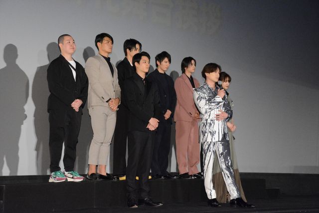 新田真剣佑、山崎紘菜、鈴木伸之ら集結！『ブレイブ　－群青戦記－』公開後舞台あいさつ（16枚目）