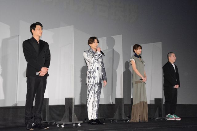 新田真剣佑、山崎紘菜、鈴木伸之ら集結！『ブレイブ　－群青戦記－』公開後舞台あいさつ（23枚目）
