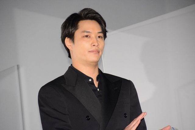 新田真剣佑、山崎紘菜、鈴木伸之ら集結！『ブレイブ　－群青戦記－』公開後舞台あいさつ（24枚目）
