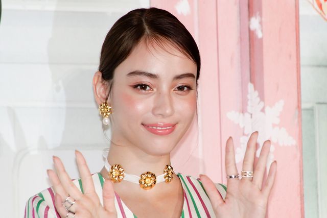 黒柳徹子、涙を拭う…大野りりあな、滝沢カレンらと『窓ぎわのトットちゃん』完成披露に登壇（2枚目）