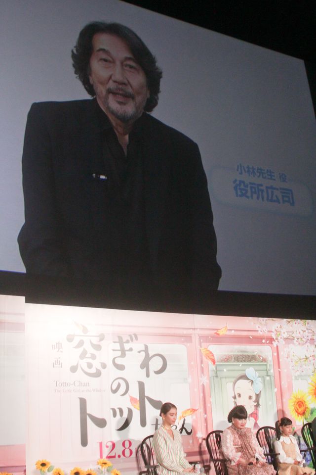 黒柳徹子、涙を拭う…大野りりあな、滝沢カレンらと『窓ぎわのトットちゃん』完成披露に登壇（18枚目）