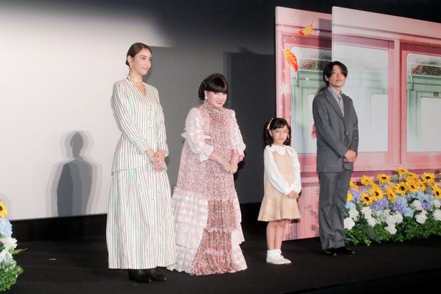 黒柳徹子、涙を拭う…大野りりあな、滝沢カレンらと『窓ぎわのトットちゃん』完成披露に登壇（21枚目）