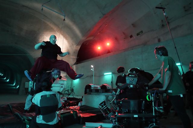 特殊メイクでふくよかな坂本に