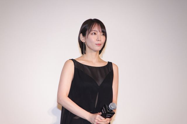 吉岡里帆、シースルーの黒ドレスで奈緒と登壇！『シャドウワーク』公開記念舞台挨拶（2枚目）
