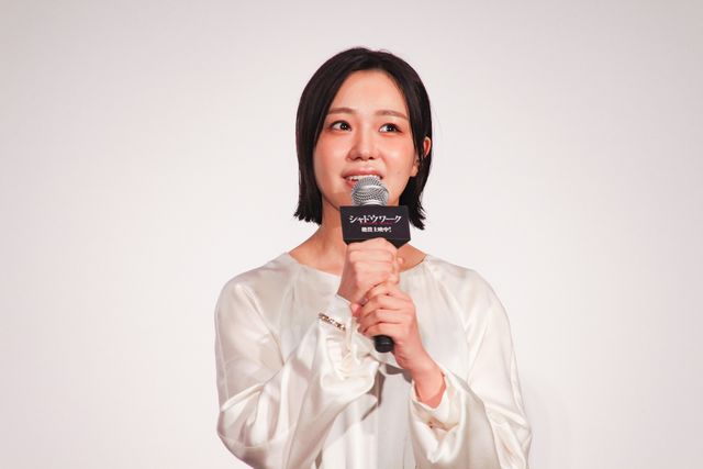 吉岡里帆、シースルーの黒ドレスで奈緒と登壇！『シャドウワーク』公開記念舞台挨拶（8枚目）