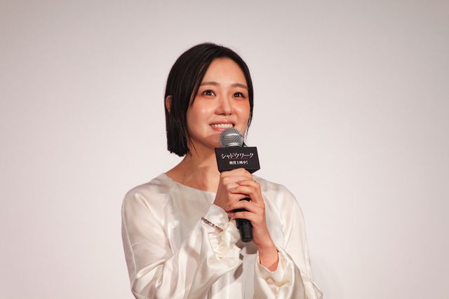 吉岡里帆、シースルーの黒ドレスで奈緒と登壇！『シャドウワーク』公開記念舞台挨拶（9枚目）