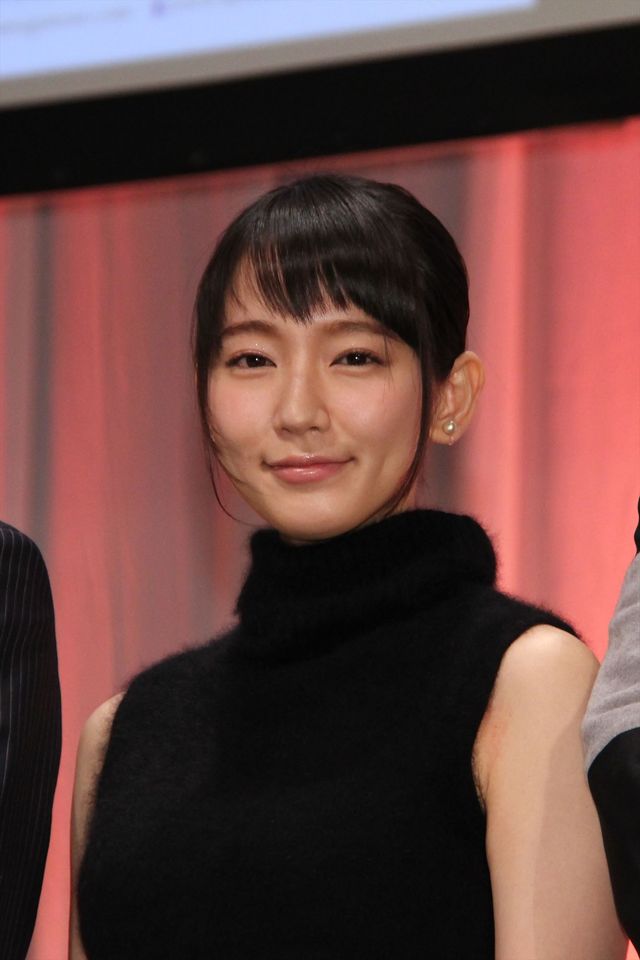 若手女優吉岡里帆、新人介護士演じ、悩みに共感　画像ギャラリー（4枚目）
