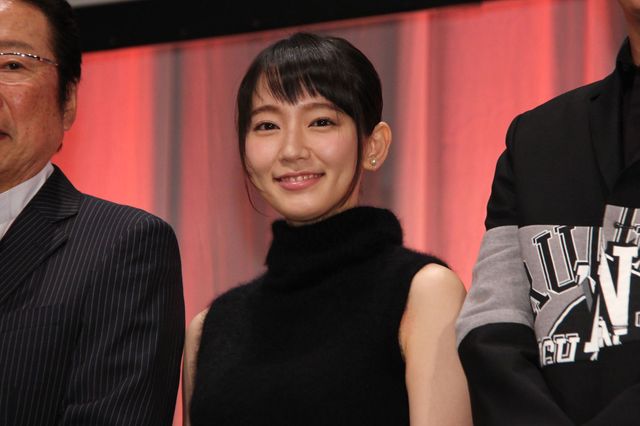 若手女優吉岡里帆、新人介護士演じ、悩みに共感　画像ギャラリー（5枚目）
