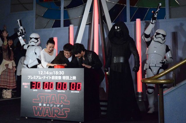 ミッチーがカイロ・レンに襲われた!?『スター・ウォーズ／最後のジェダイ』カウントダウン点灯式イベント（12枚目）