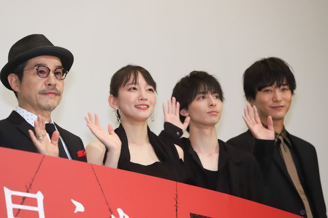 吉岡里帆『見えない目撃者』初日舞台あいさつ：フォトギャラリー