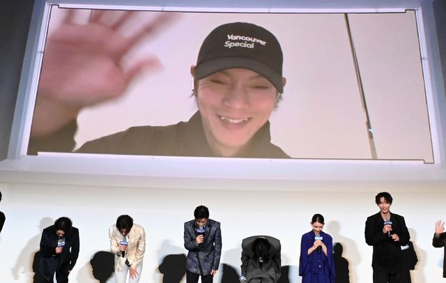 “大先輩”窪田正孝のサプライズ応援に頭を下げるキャスト陣