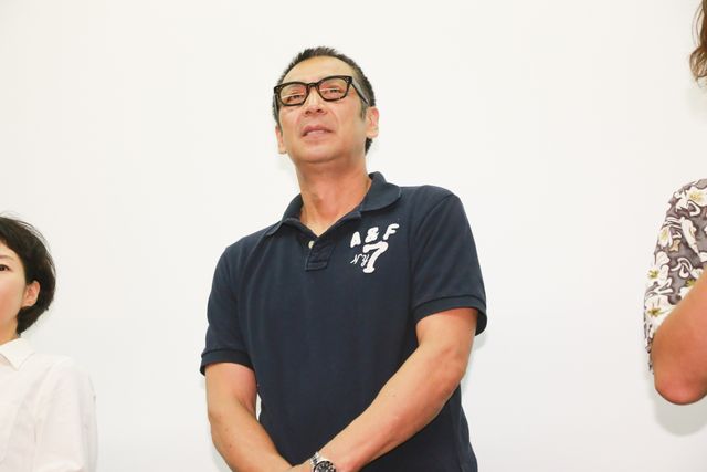 国際派俳優・菅田俊主演作が初日！　終始照れくさそうな表情を見せる　画像ギャラリー（2枚目）