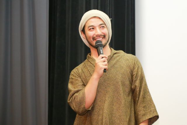 国際派俳優・菅田俊主演作が初日！　終始照れくさそうな表情を見せる　画像ギャラリー（7枚目）