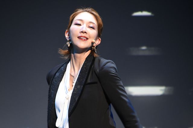 柚希礼音、紅ゆずる、美弥るりか、七海ひろき、宝塚OGの華麗なるステージ！（14枚目）