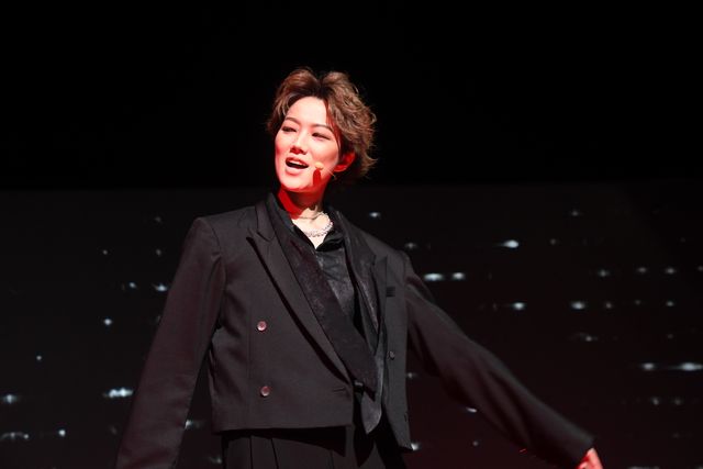 柚希礼音、紅ゆずる、美弥るりか、七海ひろき、宝塚OGの華麗なるステージ！（17枚目）