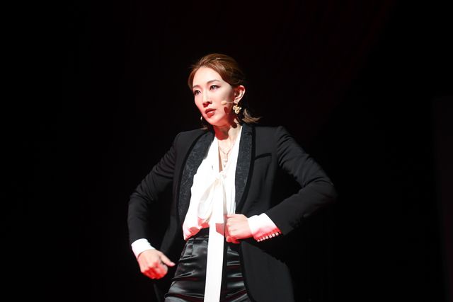 柚希礼音、紅ゆずる、美弥るりか、七海ひろき、宝塚OGの華麗なるステージ！（18枚目）