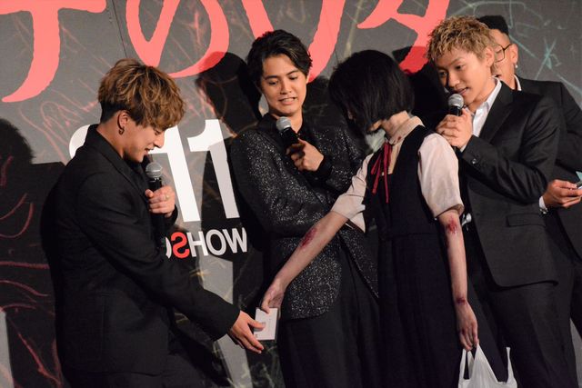 白濱亜嵐、片寄涼太らGENERATIONSが黒スーツで登壇！主演ホラー『ミンナのウタ』完成披露の模様（2枚目）