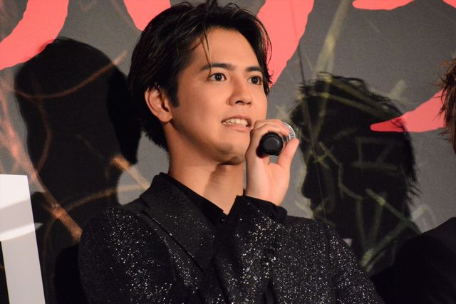 白濱亜嵐、片寄涼太らGENERATIONSが黒スーツで登壇！主演ホラー『ミンナのウタ』完成披露の模様（9枚目）