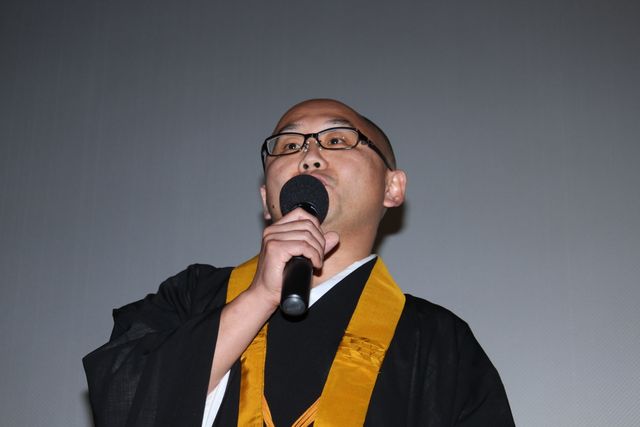 伊藤淳史がお坊さんに！映画『ボクは坊さん。』舞台あいさつフォトギャラリー（7枚目）