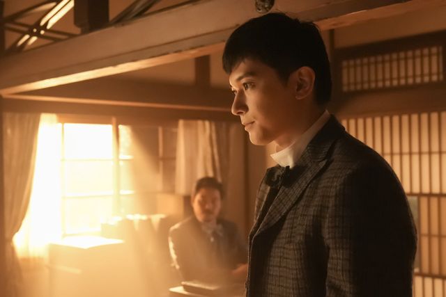 錦織（吉沢亮）はあの手この手で引き留めて…朝ドラ「ばけばけ」第94回の場面写真（2枚目）