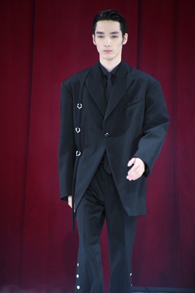 綾瀬はるか、長谷川博己、羽村仁成、ジェシーらランウェイに集結！『リボルバー・リリー』キャストお披露目会見（16枚目）