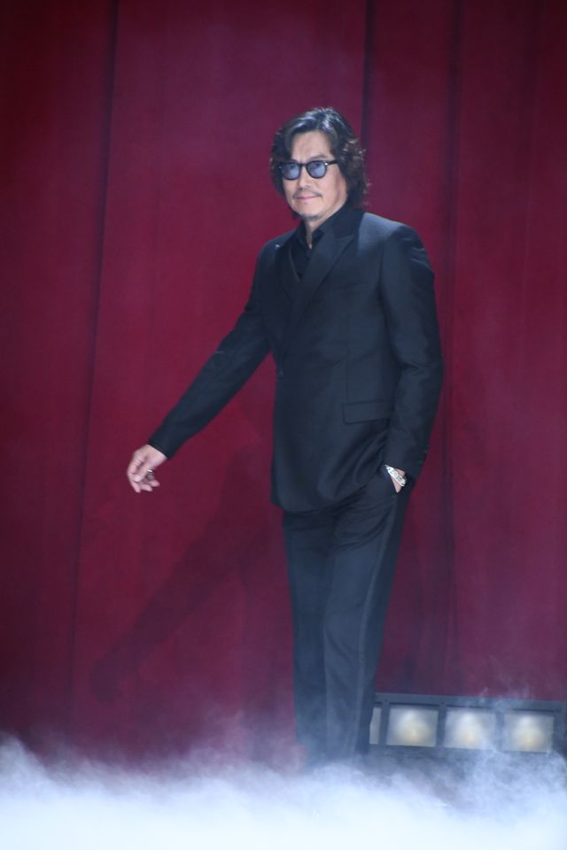 綾瀬はるか、長谷川博己、羽村仁成、ジェシーらランウェイに集結！『リボルバー・リリー』キャストお披露目会見（22枚目）