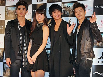 人気ドラマのキャストが勢ぞろいでファン熱狂！-（左から）オク・テギョン、ぺ・スジ（miss A）、キム・スヒョンとチャン・ウヨン