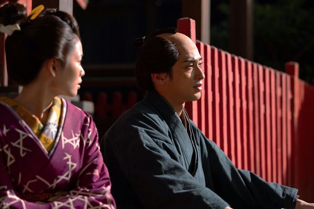 花の井（小芝風花）が蔦重（横浜流星）を見つめて…「べらぼう～蔦重栄華乃夢噺～」第5回「蔦に唐丸因果の蔓（つる）」：フォトギャラリー