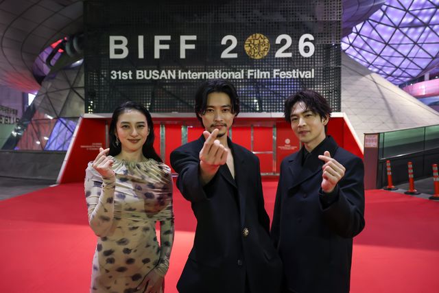 韓国語であいさつした3人!