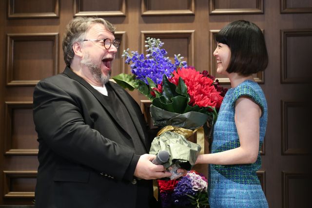 ギレルモ・デル・トロ監督、菊地凛子との再会に大喜び！：フォトギャラリー