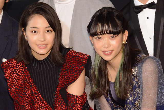 広瀬すず＆森川葵シックなドレスで魅了！：フォトギャラリー