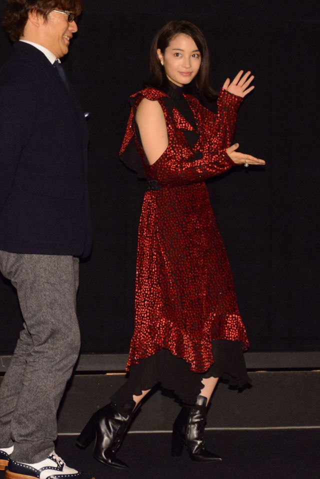 広瀬すず＆森川葵シックなドレスで魅了！（3枚目）