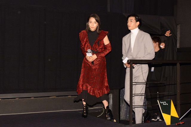 広瀬すず＆森川葵シックなドレスで魅了！（5枚目）