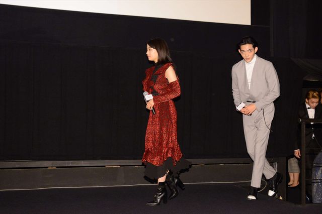 広瀬すず＆森川葵シックなドレスで魅了！（6枚目）