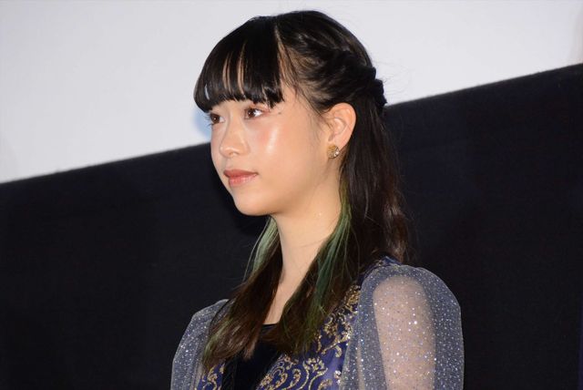 広瀬すず＆森川葵シックなドレスで魅了！（12枚目）