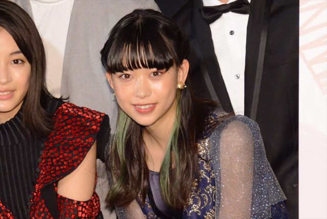 広瀬すず＆森川葵シックなドレスで魅了！（16枚目）