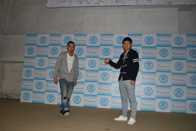 千鳥「白いピアノを山の頂上に運ぶ」DVD取材フォトギャラリー（5枚目）